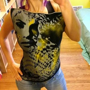 Unique Tunisian T-shirt with zipper top